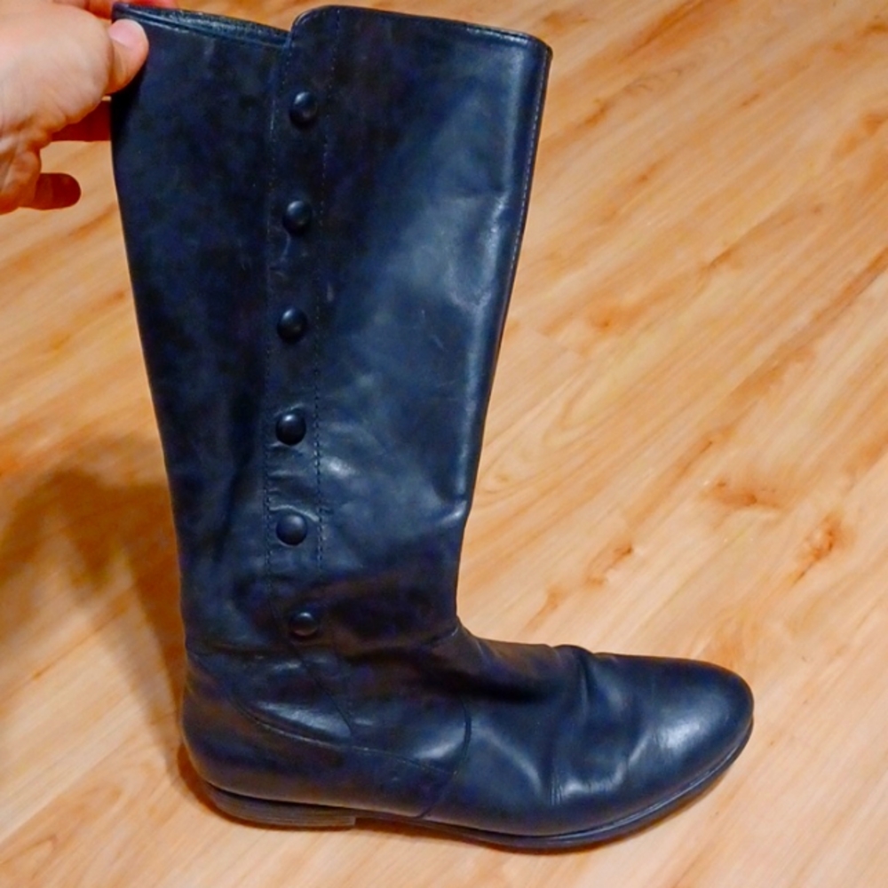 Born leather boots